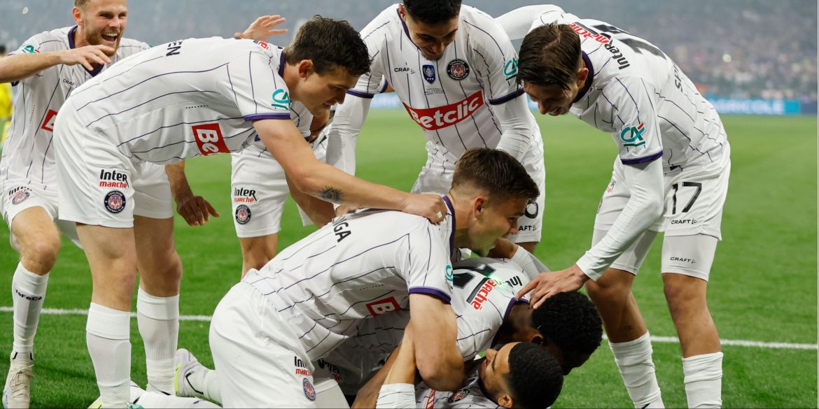 Formal talks held: Newcastle take first steps to sign £7,500-p/w defender